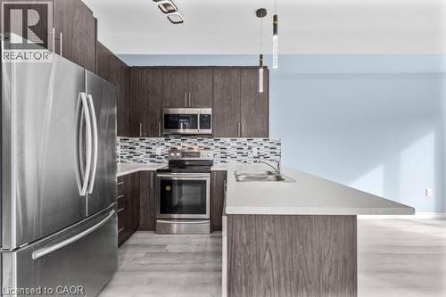 37 Delena Avenue S, Hamilton, ON - Indoor Photo Showing Kitchen With Double Sink With Upgraded Kitchen
