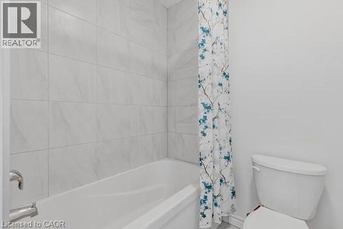 37 Delena Avenue S, Hamilton, ON - Indoor Photo Showing Bathroom