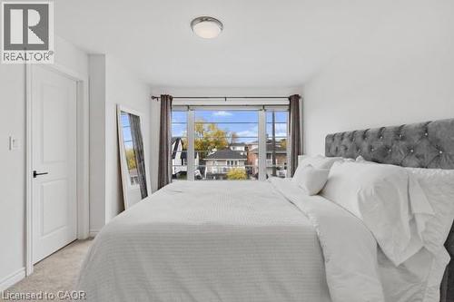 37 Delena Avenue S, Hamilton, ON - Indoor Photo Showing Bedroom