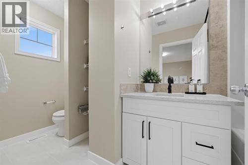 117 Panatella Park Nw, Calgary, AB - Indoor Photo Showing Bathroom