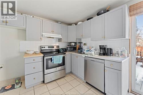 977 Gladstone, Windsor, ON - Indoor Photo Showing Kitchen
