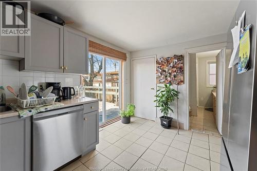 977 Gladstone, Windsor, ON - Indoor Photo Showing Kitchen