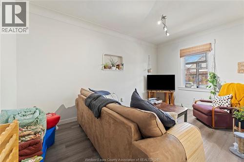 977 Gladstone, Windsor, ON - Indoor Photo Showing Living Room