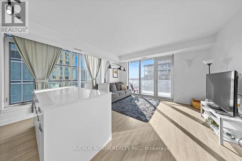 901 - 111 Champagne Avenue S, Ottawa, ON - Indoor