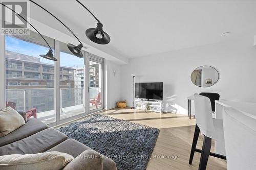 901 - 111 Champagne Avenue S, Ottawa, ON - Indoor Photo Showing Living Room