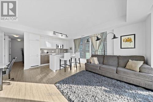 901 - 111 Champagne Avenue S, Ottawa, ON - Indoor Photo Showing Living Room