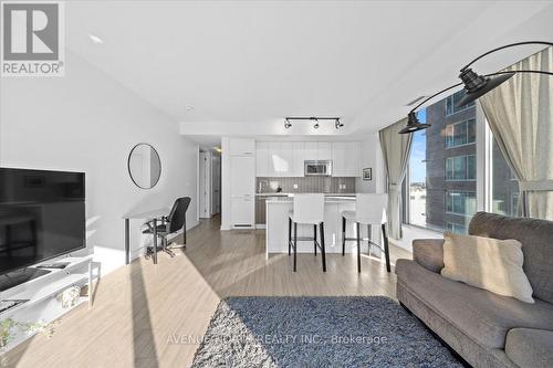 901 - 111 Champagne Avenue S, Ottawa, ON - Indoor Photo Showing Living Room