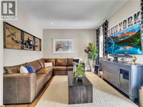 16 Westlake Boulevard, Brantford, ON - Indoor Photo Showing Living Room