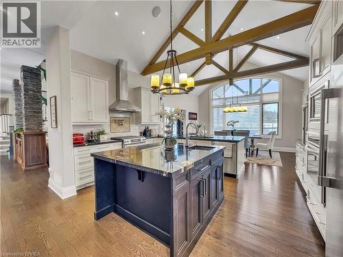 16 Westlake Boulevard, Brantford, ON - Indoor Photo Showing Kitchen With Upgraded Kitchen
