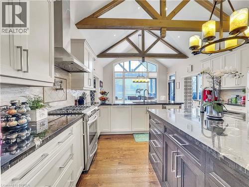 16 Westlake Boulevard, Brantford, ON - Indoor Photo Showing Kitchen With Upgraded Kitchen