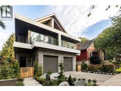 1 7 E 23RD AVENUE  Vancouver, BC V5V 1W8