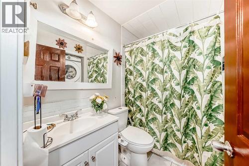 Main Bathroom - 707 Malvern Drive Ne, Calgary, AB - Indoor Photo Showing Bathroom