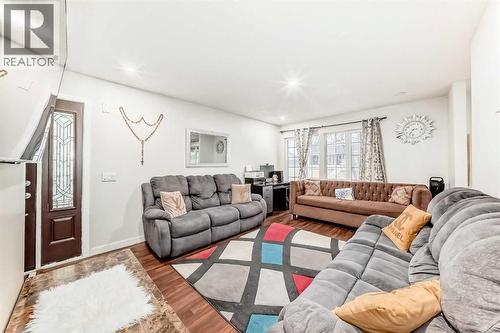living room - 707 Malvern Drive Ne, Calgary, AB - Indoor Photo Showing Living Room