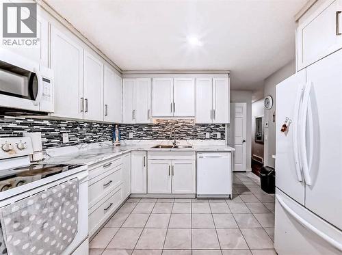 Kitchen 2 - 707 Malvern Drive Ne, Calgary, AB - Indoor Photo Showing Kitchen With Double Sink
