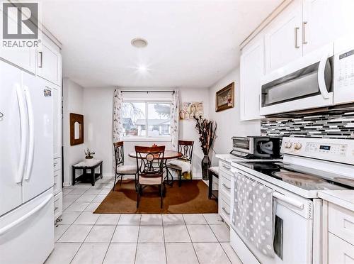 Kitchen 3 - 707 Malvern Drive Ne, Calgary, AB - Indoor Photo Showing Kitchen