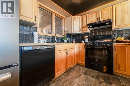 21054 A Range Road 264, Cardston, AB - Indoor Photo Showing Kitchen