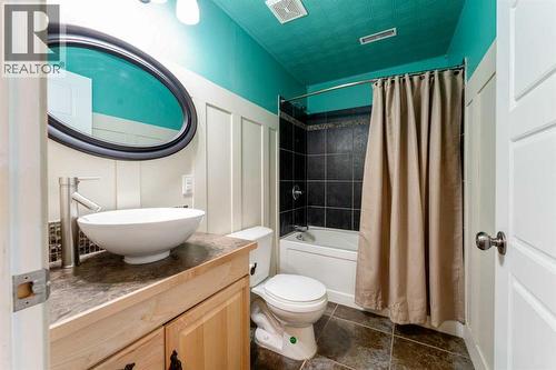 21054 A Range Road 264, Cardston, AB - Indoor Photo Showing Bathroom