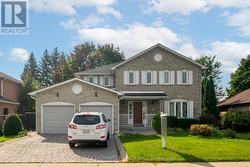5 BAYSWATER AVENUE Richmond Hill, ON L4E 2L4