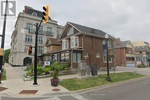 123 Trafalgar Road, Oakville, ON 