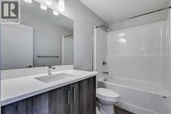 4-piece bathroom with tub/shower and quartz counters - 