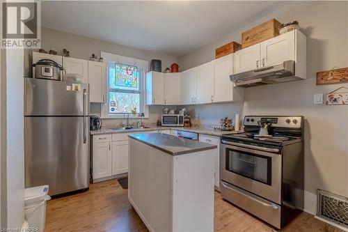 21 Wade Avenue, Brantford, ON - Indoor Photo Showing Kitchen