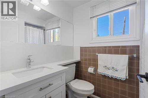 879 Upper Sherman Avenue, Hamilton, ON - Indoor Photo Showing Bathroom