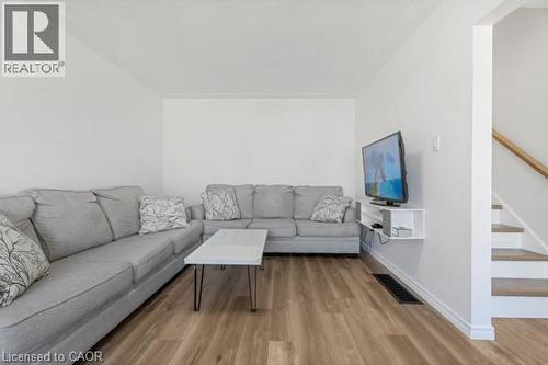 879 Upper Sherman Avenue, Hamilton, ON - Indoor Photo Showing Living Room