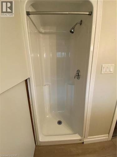 24 Queenslea Drive, Hamilton, ON - Indoor Photo Showing Bathroom