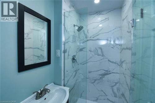329 King Street E Unit# 2, Hamilton, ON - Indoor Photo Showing Bathroom