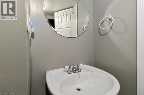 6 Equestrian Court, Brantford, ON - Indoor Photo Showing Bathroom