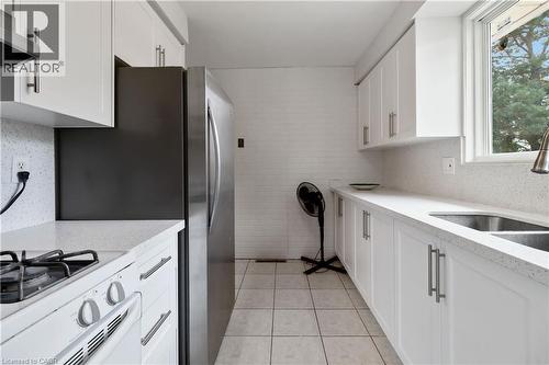 6 Equestrian Court, Brantford, ON - Indoor Photo Showing Kitchen