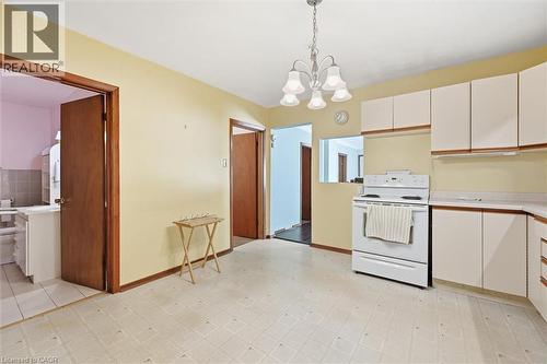 4741 First Avenue, Niagara Falls, ON - Indoor Photo Showing Kitchen