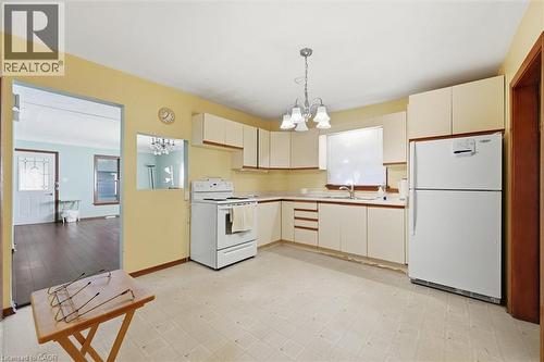 4741 First Avenue, Niagara Falls, ON - Indoor Photo Showing Kitchen