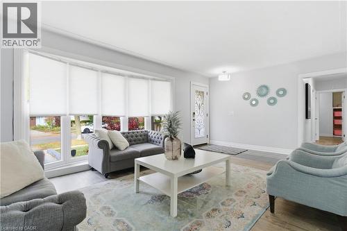 5372 Spruce Avenue, Burlington, ON - Indoor Photo Showing Living Room