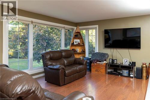 976 Mcdowell Road E, Simcoe, ON - Indoor Photo Showing Living Room