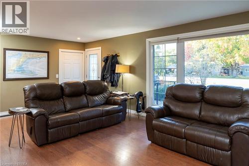 976 Mcdowell Road E, Simcoe, ON - Indoor Photo Showing Living Room