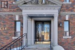 20 - 166 EASTBOURNE AVENUE  Toronto, ON M5P 2G6