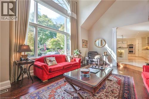 342 Pomona Avenue, Burlington, ON - Indoor Photo Showing Living Room