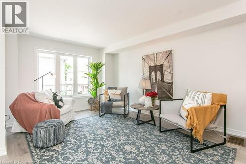 Living area with wood finished floors - 386 Linden Drive, Cambridge, ON - Indoor Photo Showing Living Room