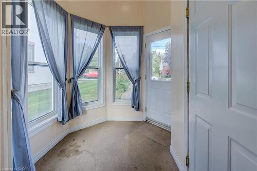 7 Robinson Street S, Grimsby, ON - Indoor Photo Showing Other Room