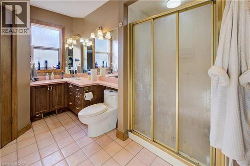 7 Robinson Street S, Grimsby, ON - Indoor Photo Showing Bathroom