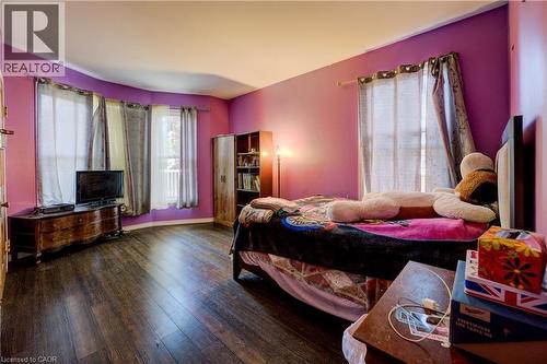 7 Robinson Street S, Grimsby, ON - Indoor Photo Showing Bedroom