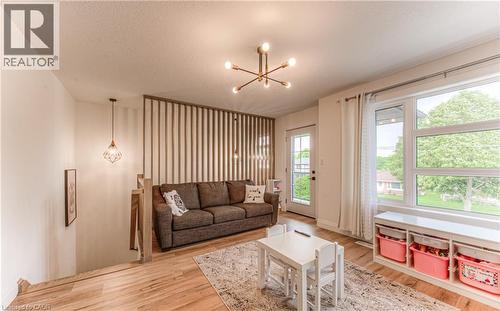 81 Fifth Avenue, Kitchener, ON - Indoor Photo Showing Living Room