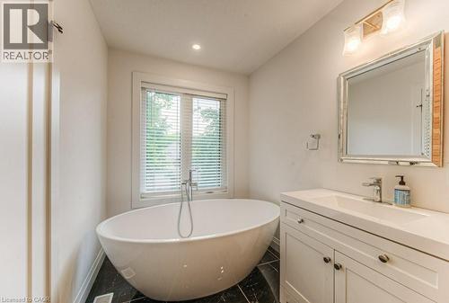 81 Fifth Avenue, Kitchener, ON - Indoor Photo Showing Bathroom