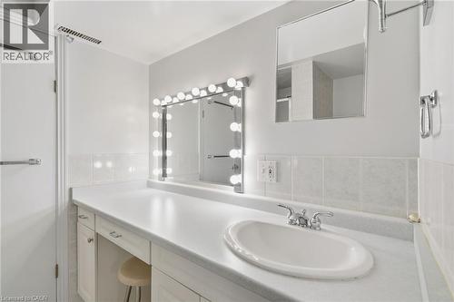 106 Fielding Crescent, Hamilton, ON - Indoor Photo Showing Bathroom