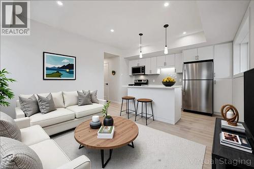 15 Stauffer Woods Trail Unit# B6, Kitchener, ON - Indoor Photo Showing Living Room