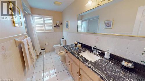 140 Donn Avenue, Hamilton, ON - Indoor Photo Showing Bathroom