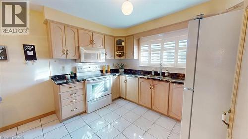 140 Donn Avenue, Hamilton, ON - Indoor Photo Showing Kitchen