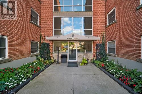 9 Grant Boulevard Unit# 102, Dundas, ON - Outdoor With Exterior