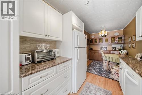 9 Grant Boulevard Unit# 102, Dundas, ON - Indoor Photo Showing Kitchen